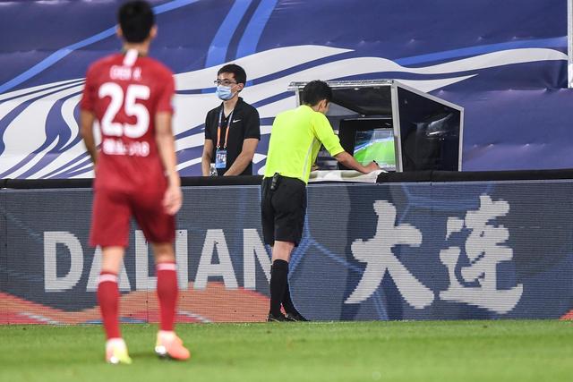 欧冠-斯特林进球 悍腰首秀破门 切尔西2-1逆转胜