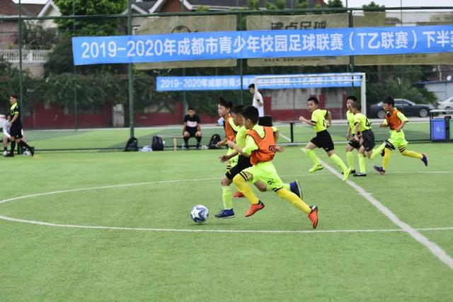 申京26+11库里19分 火箭险胜勇士晋级杯赛四强