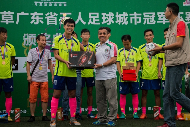 詹姆斯28+12杜兰特22分 湖人负太阳被勇士超越